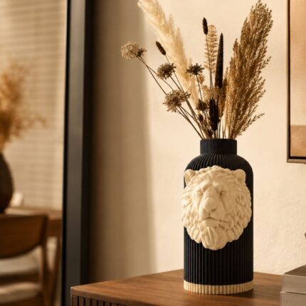 Vaso Leone bicolor nero e crema vista laterale per interni contemporanei