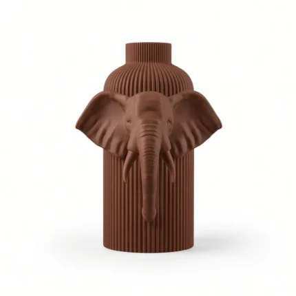 Vaso Elefante marrone della Brown Collection, vista frontale su fondo bianco.