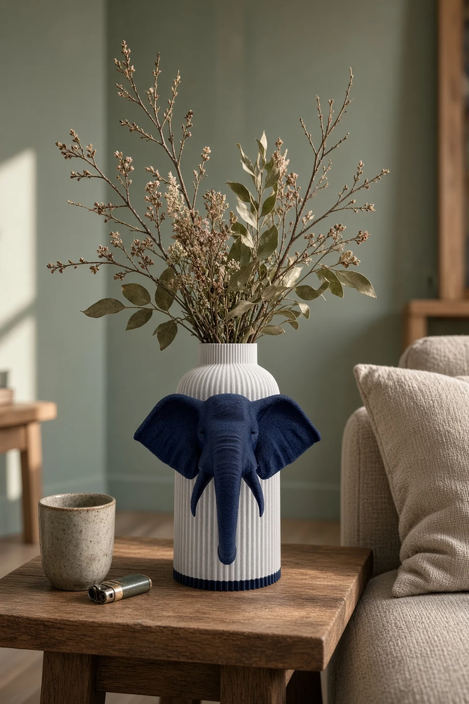 Vaso Elefante della Marble and Blue Collection ambientato in un interno