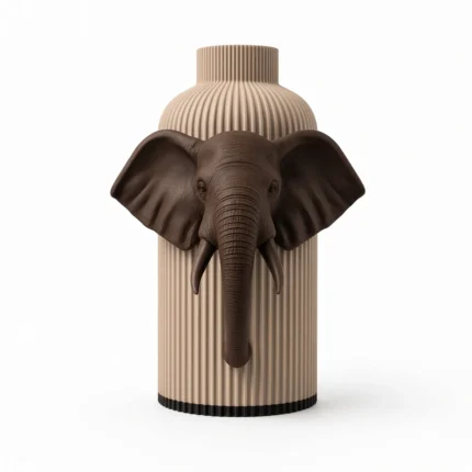 Vaso Elefante marrone e crema della Marrone e Crema Collection, vista frontale su fondo bianco.