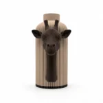Vaso Giraffa marrone e crema della Marrone e Crema Collection, vista frontale su fondo bianco.