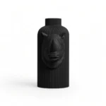 Vaso Rinoceronte Corazzato nero della Black Collection, vista frontale su fondo bianco.