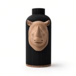 Vaso Rinoceronte Black Creme, corpo nero con decorazione e bordo alla base color crema, vista frontale su fondo bianco.