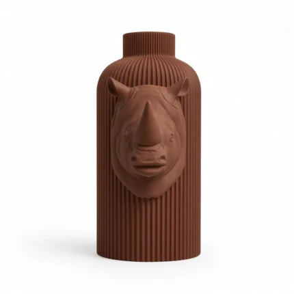 Vaso Rinoceronte marrone della Brown Collection, vista frontale su fondo bianco.
