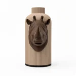 Vaso Rinoceronte marrone e crema della Marrone e Crema Collection, vista frontale su fondo bianco.