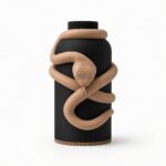 Vaso Serpente Black Creme, corpo nero con decorazione e bordo alla base color crema, vista frontale su fondo bianco.