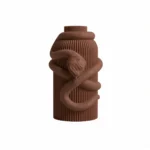 Vaso Serpente marrone della Brown Collection, vista frontale su fondo bianco.